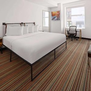 Camera con letto king size